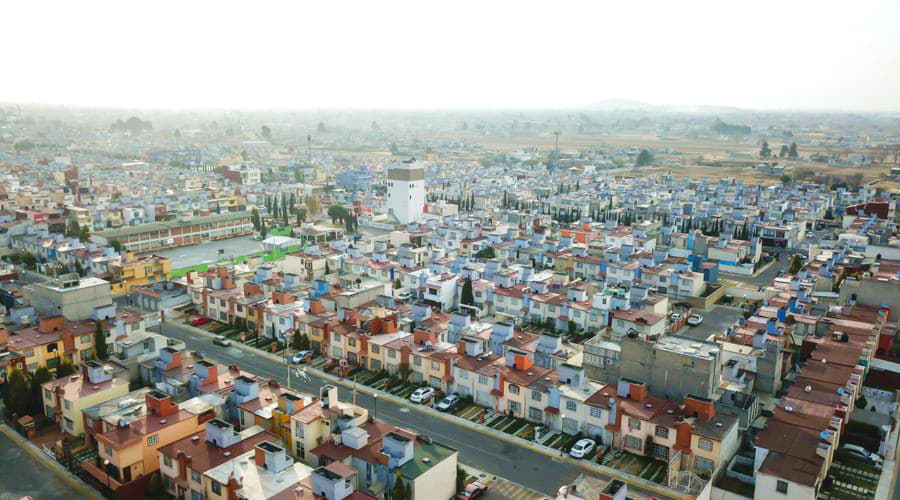 Nuestros servicios de alquiler de coches ofrecen una diversa selección de vehículos en Toluca.